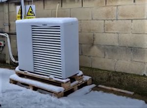 should i turn my heat pump off in extreme cold